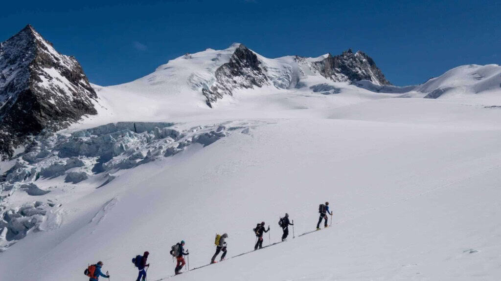 Aufstieg auf Ski zum bishorn