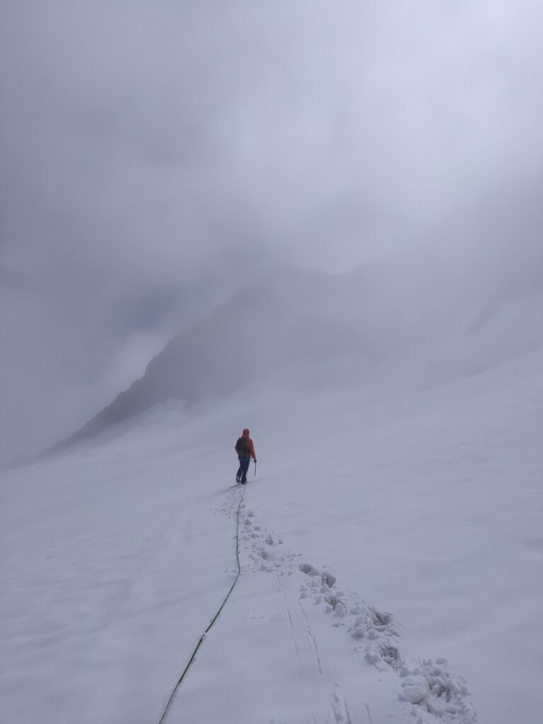 Navigation on the glacier in fog