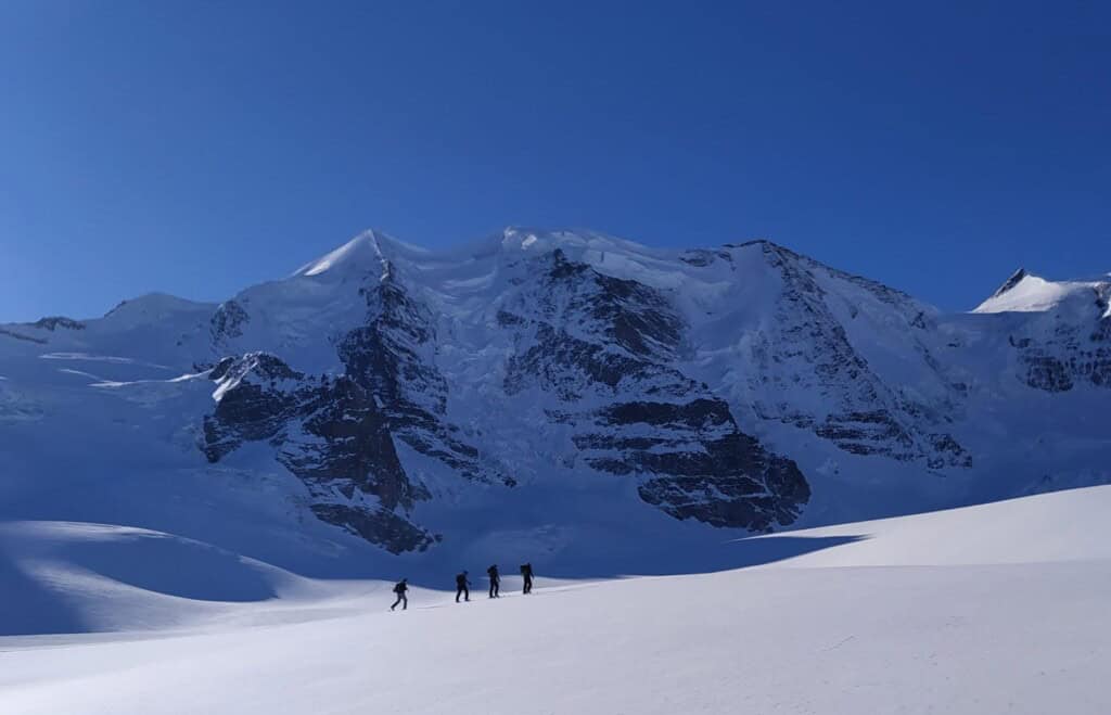 Skitourengeher vor dem Piz Palü