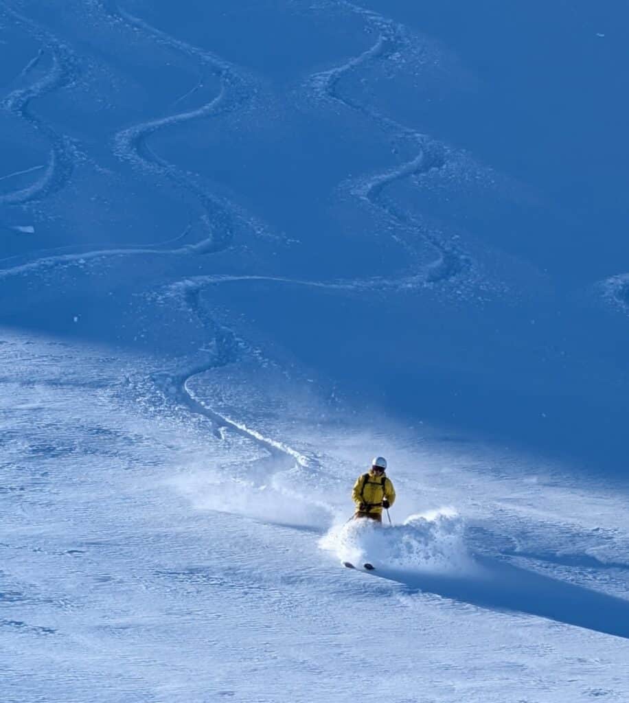 Skiing in powder snow