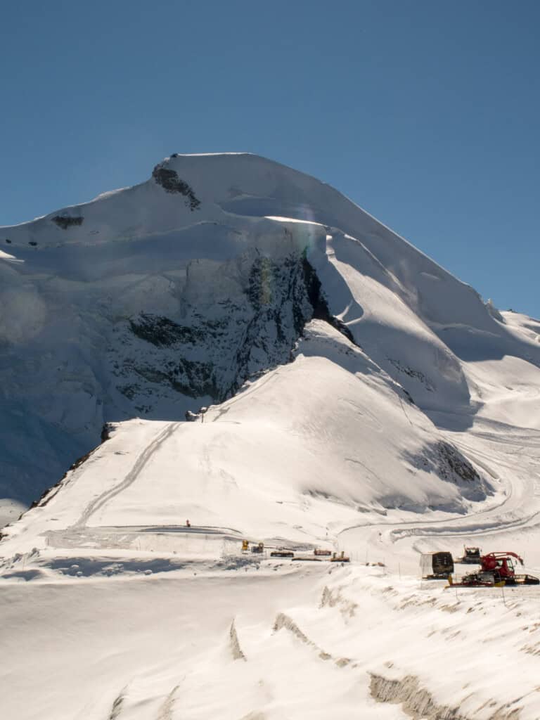 Gipfel vom Allalinhorn vom Mittelallalin aus gesehen