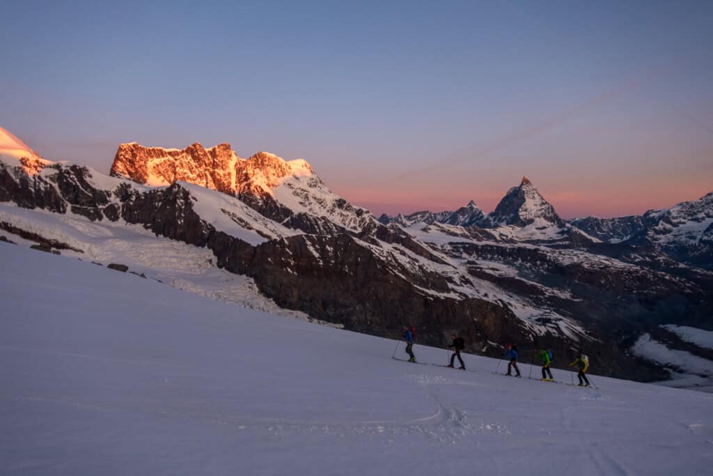 Skitouren im Monte Rosa Massiv bei Sonnenaufgang