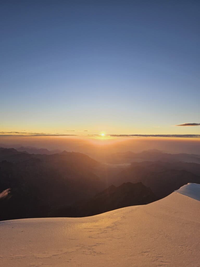 Sonnenaufgang von der Margherittahütte auf der Spaghettitour light