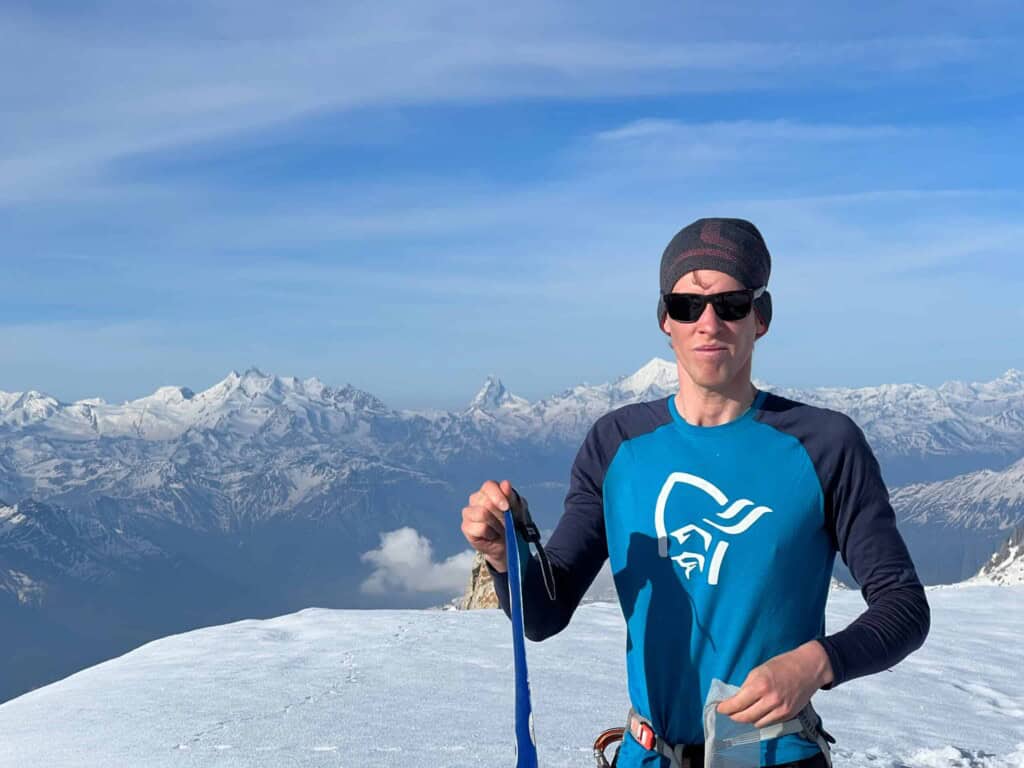 Bergführer Jonas Schwarz auf dem Galmihorn nach der Tour aufs Finsteraarhorn