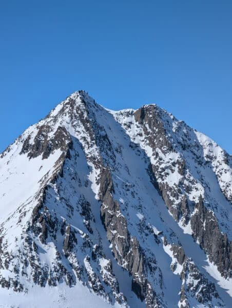 Blauberg Couloirs bei Andermatt von weitem