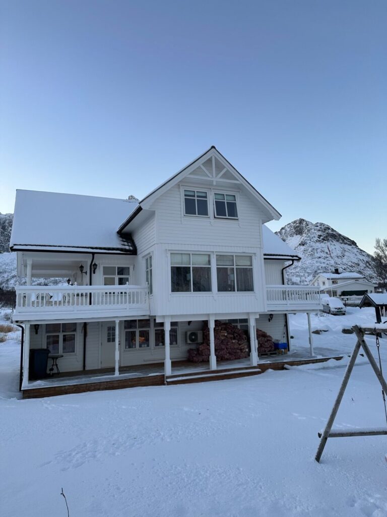 Accommodation by the sea in Senja