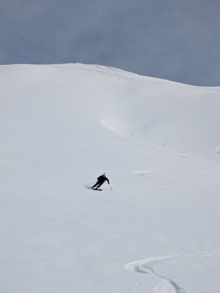 Abfahrt auf Ski in Albanien