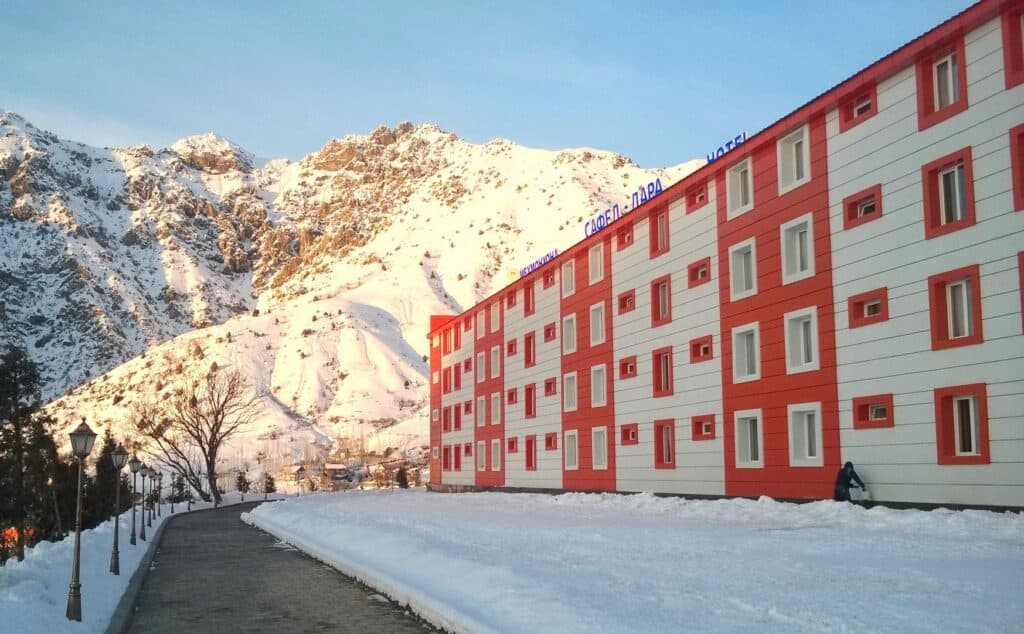 Hotel im Winter in Tadschikistan